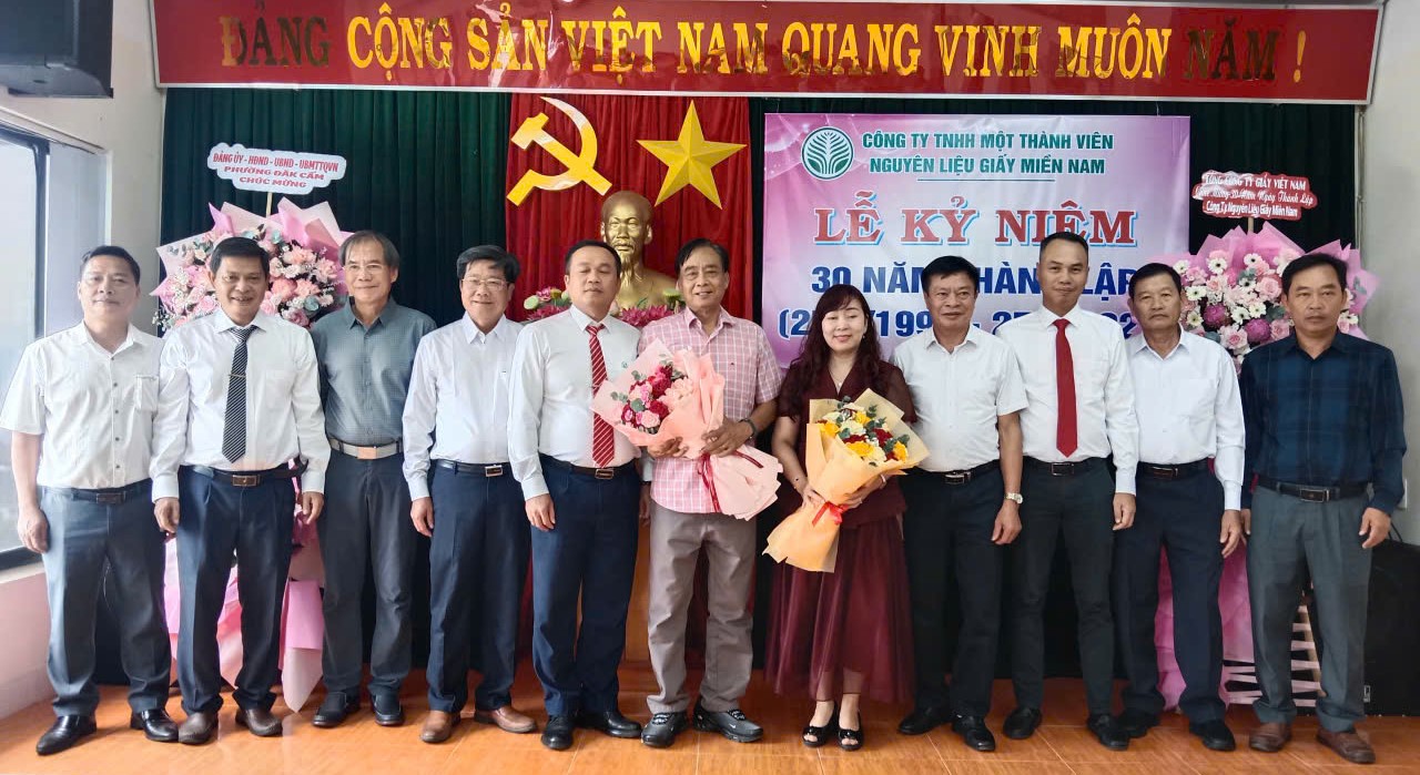 Tặng hoa nguyên LĐ các thời kỳ